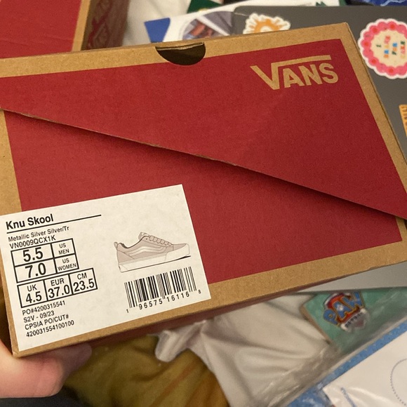 NWT VANS Knu Skool Metallic Silver/grey sneakers - Picture 8 of 9